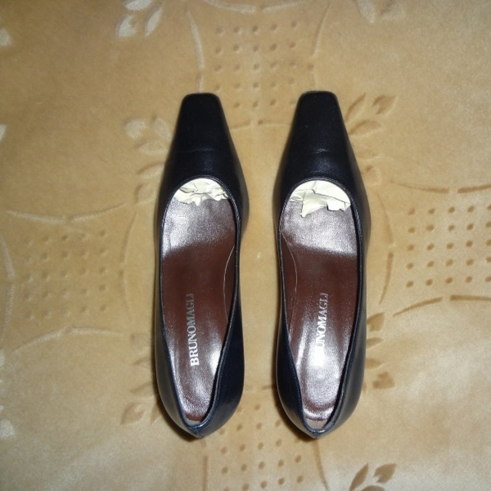 Bruno Magli Natural Leather Classic Pumps Medium Heel Black Shoes size 6 to 6.5